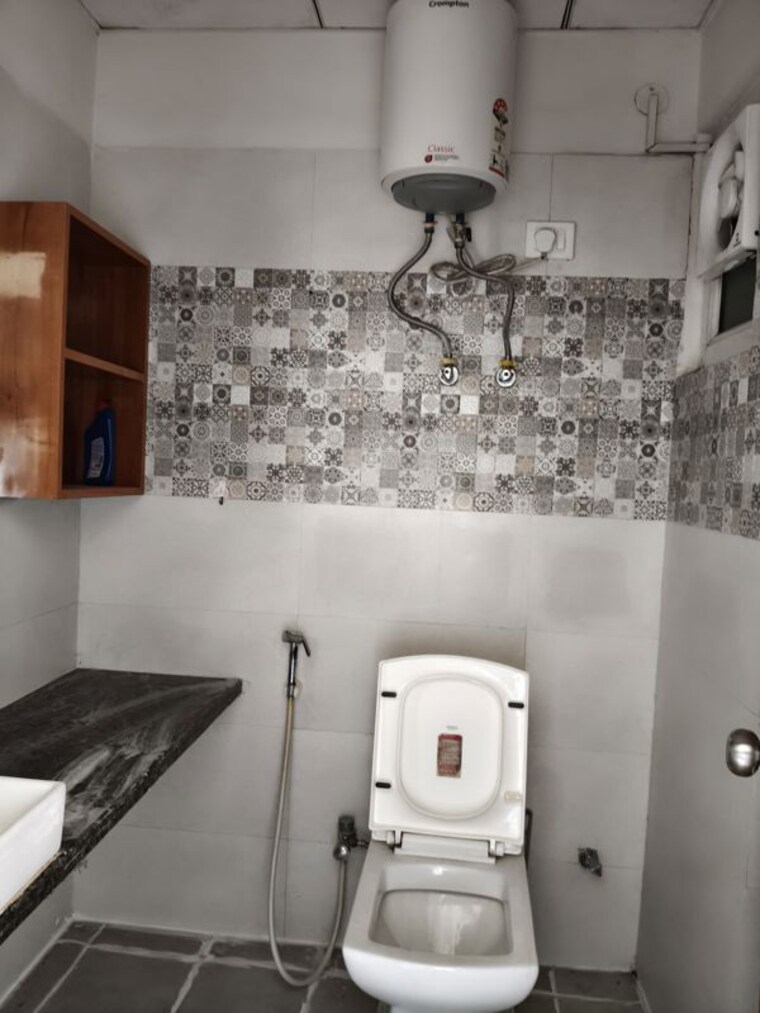 Bathroom, paramount-golfforeste 1 Bedroom 435 Sq.Ft. Apartment In Zeta I Greater Noida Greater Noida 10151640