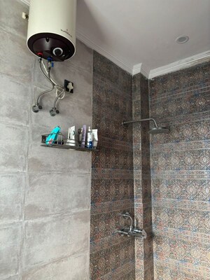 Furnished Amenities in 2 BHK Builder Floor at Palam Vihar – for Rent