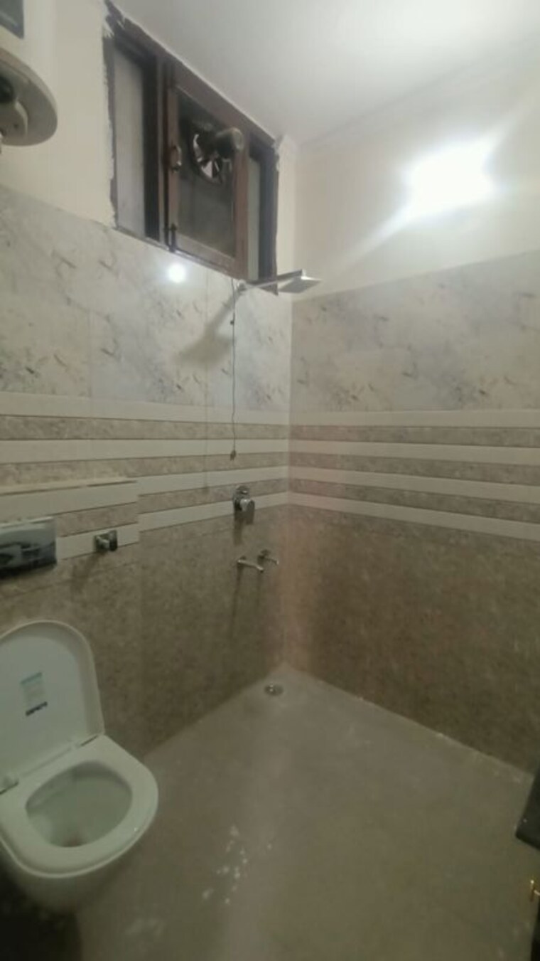 Bathroom, palam vihar 2 Bedroom 66 Sq.Yd. Builder Floor In Palam Vihar Gurgaon 10151690