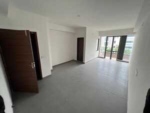 Room in  Office Space at Gota – for Rent