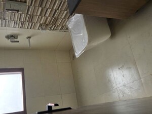 Bathroom in 3 BHK Builder Floor at Vipul World Plots, Sector 48 – for Rent