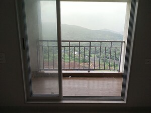 Room in 2 BHK Apartment at Thane West – for Rent