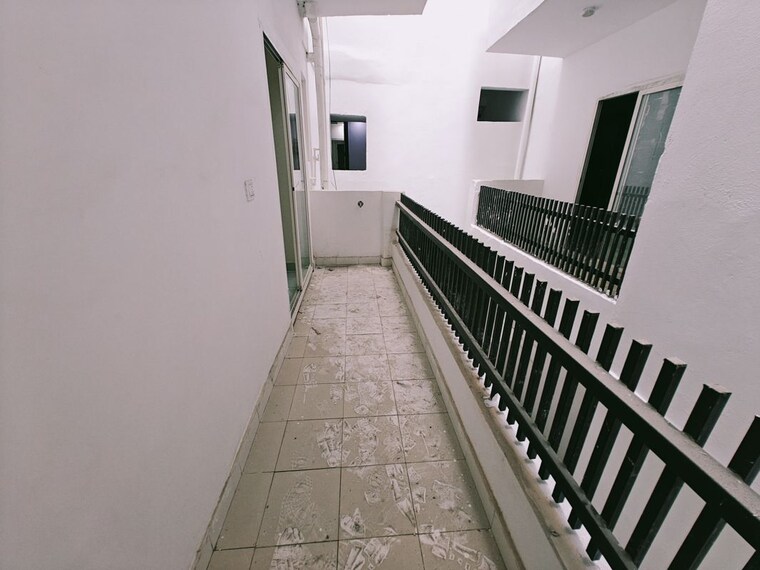 Balcony, sector 73 2 Bedroom 1050 Sq.Ft. Builder Floor In Sector 73 Noida 10151798