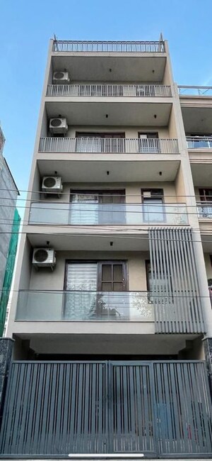 1 RK Builder Floor – Exterior View View at Grand Mall, Sector 28 - for Rent