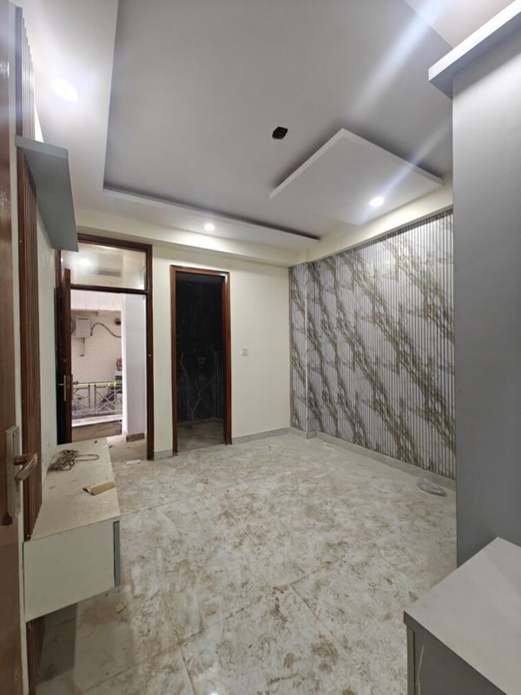 Room, sector 73 3 Bedroom 1350 Sq.Ft. Builder Floor In Sector 73 Noida 10151829