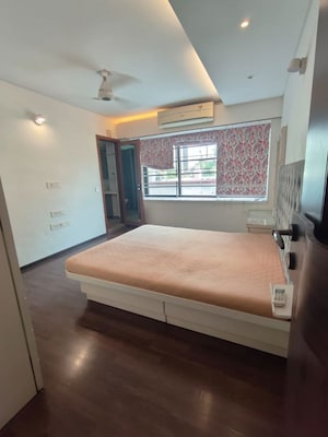 Bedroom in 4 BHK Apartment at Santacruz West – for Sale