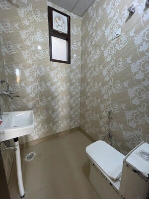 Bathroom in 1 BHK Builder Floor at The Grand, Sector 52 – for Rent
