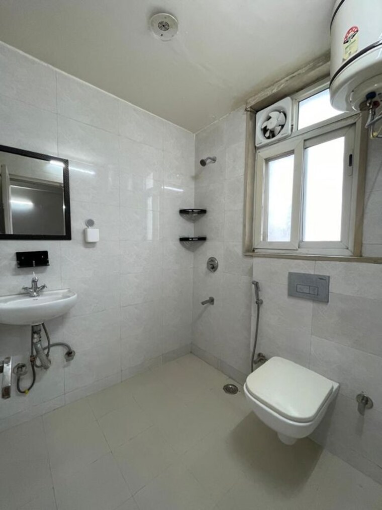 Bathroom, huda-market 2 Bedroom 1100 Sq.Ft. Builder Floor In Sector 31 Gurgaon 10151919