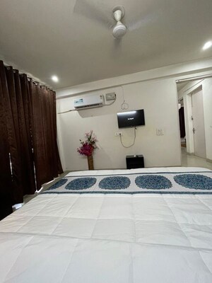 Bedroom in 2 BHK Builder Floor at Huda Market, Sector 31 – for Rent