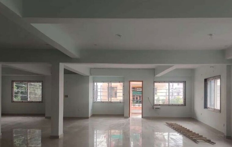  Parking, hazratganj Commercial Office Space 1600 Sq.Ft. In Hazratganj Lucknow 10151926