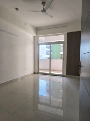 Room in 3 BHK Apartment at Parx Laureate, Sector 108 – for Rent