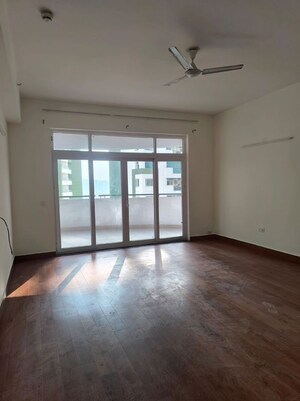 Room in 3 BHK Apartment at Parx Laureate, Sector 108 – for Rent