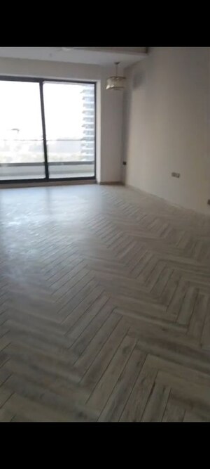 Room in 5 BHK Apartment at ABA County 107, Sector 107 – for Rent