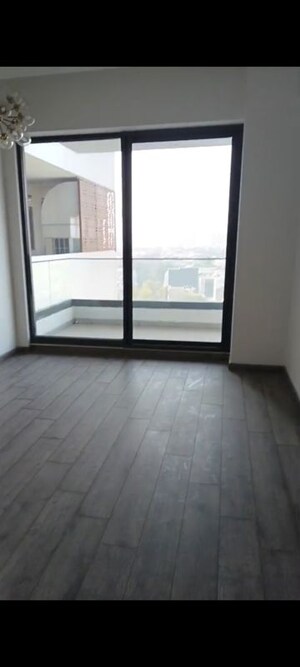 Room in 5 BHK Apartment at ABA County 107, Sector 107 – for Rent