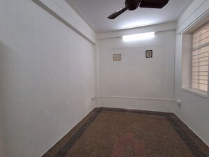 1 BHK Apartment For Rent in Khar West