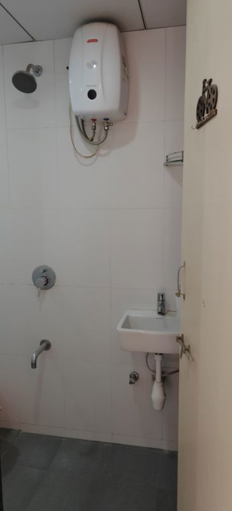 Bathroom, balewadi Commercial Office Space 750 Sq.Ft. In Balewadi Pune 10152024