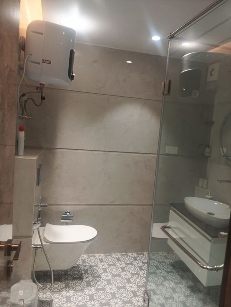 Bathroom, ip extension 2 Bedroom 950 Sq.Ft. Apartment In Ip Extension Delhi 10152038