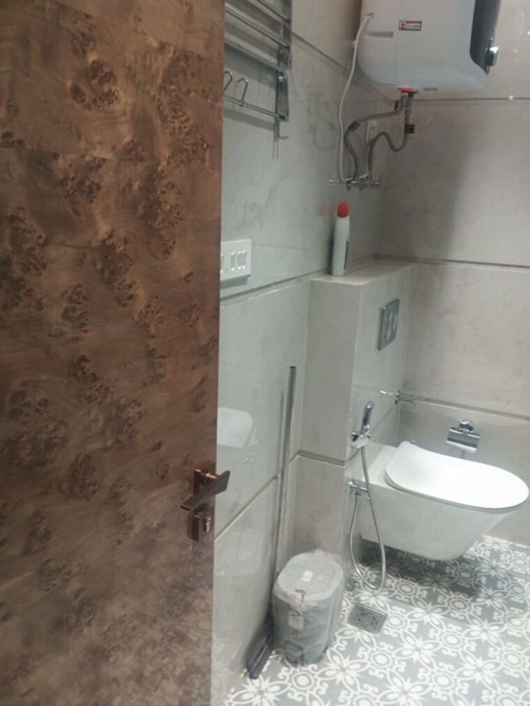 Bathroom, ip extension 2 Bedroom 950 Sq.Ft. Apartment In Ip Extension Delhi 10152038