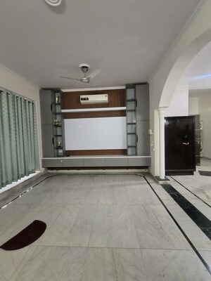 Room in 1 BHK Independent House at RWA Apartments Sector 41, Sector 41 – for Rent