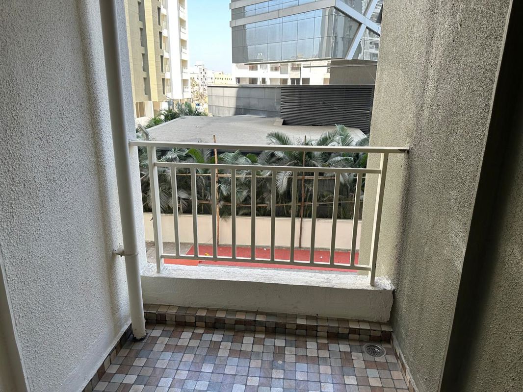 2 BHK Apartment For Rent in Majestique Manhattan H Building