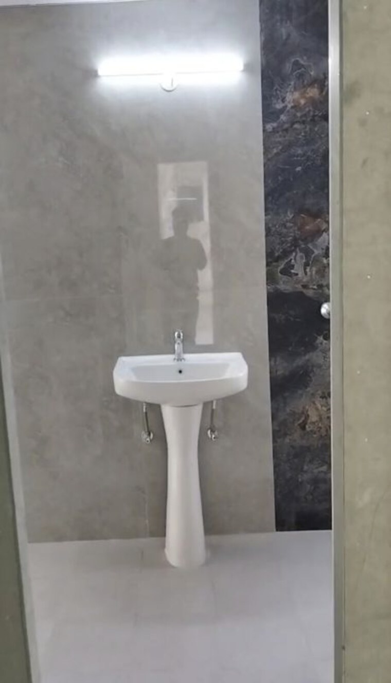 Bathroom, victoryone-amara 3 Bedroom 1650 Sq.Ft. Apartment In Sector 16 Greater Noida Greater Noida 10152081