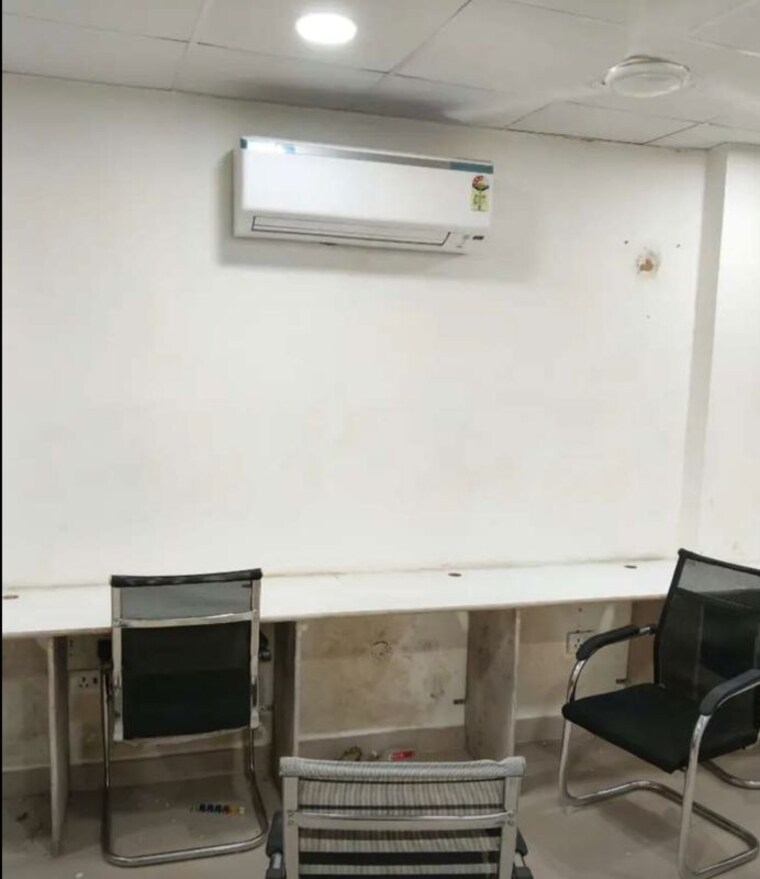 Team Area, hazratganj Commercial Office Space 1500 Sq.Ft. In Hazratganj Lucknow 10152095