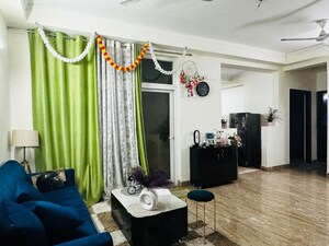 Team Area in 3 BHK Apartment at Amrapali Silicon City, Sector 76 – for Sale