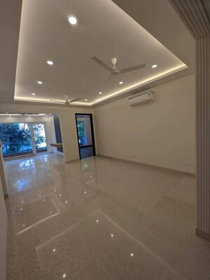 Furnished Amenities in 3 BHK Apartment at Sector 7 – for Rent