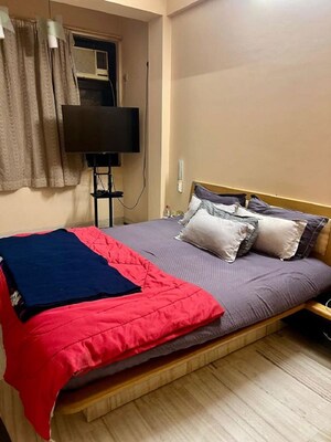 Bedroom in 1.5 BHK Apartment at Bandra West – for Rent