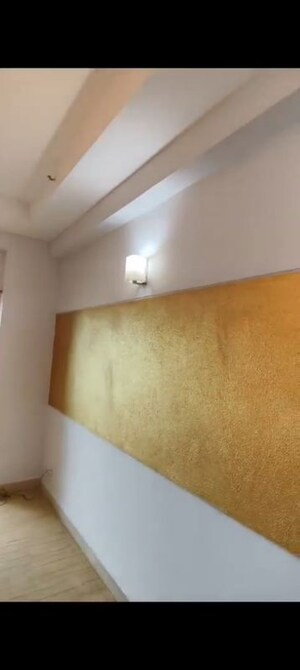 Room in 3 BHK Apartment at Mahagun Moderne, Sector 78 – for Sale