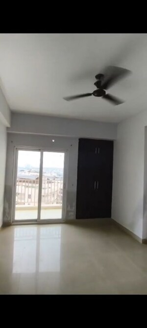Room in 3 BHK Apartment at Mahagun Moderne, Sector 78 – for Sale