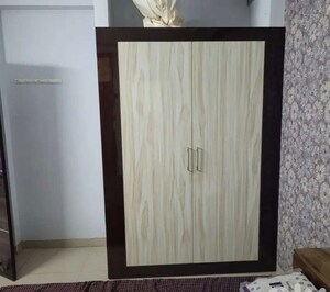 Room in 3 BHK Apartment at Nishat Ganj – for Rent
