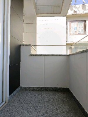 Room in 4 BHK Builder Floor at Defence Colony – for Rent