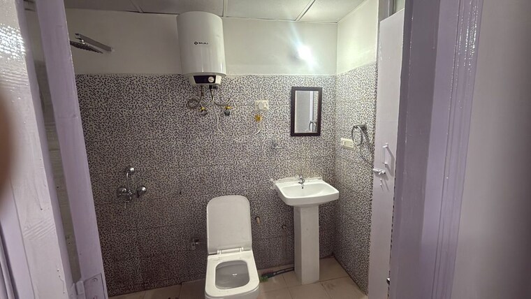 Bathroom, signature-the-serenas 2 Bedroom 583 Sq.Ft. Apartment In Sohna Sector 36 Gurgaon 10152186