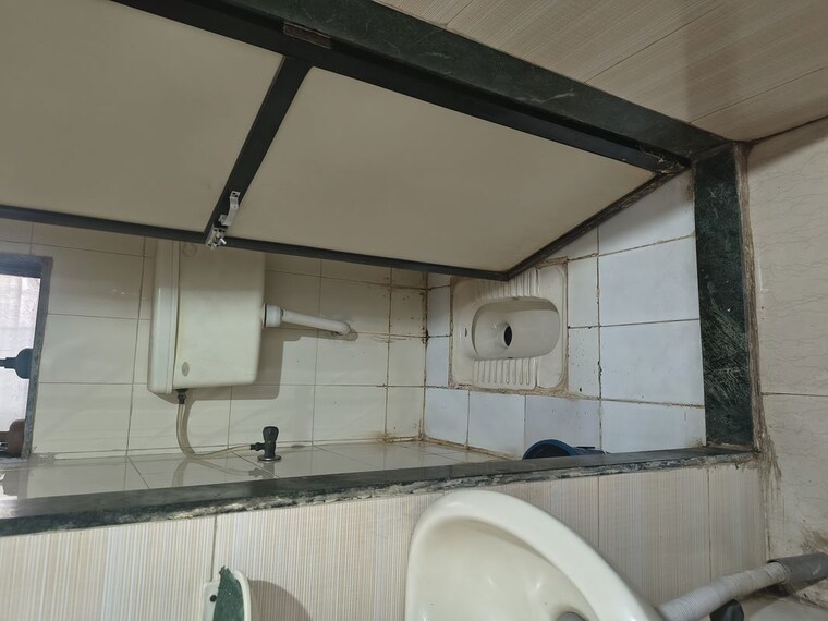 Bathroom, kurla east 1 Bedroom 400 Sq.Ft. Apartment In Kurla East Mumbai 10152195
