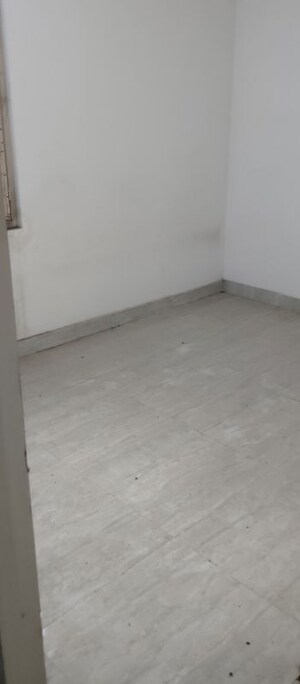 Room in 2 BHK Apartment at Signature Global Signum 93, Sector 93 – for Rent