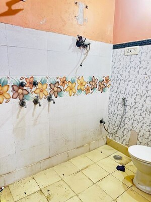 Bathroom in 1 BHK Apartment at Laxmi Nagar – for Sale