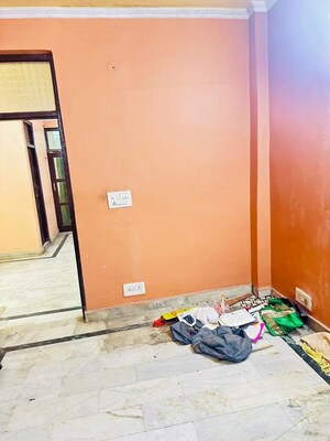 Room in 1 BHK Apartment at Laxmi Nagar – for Sale