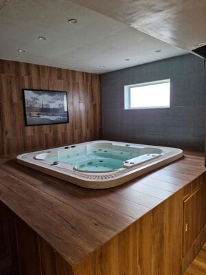 Bedroom in 5 BHK Apartment at Dheeraj Insignia, Bandra East – for Rent