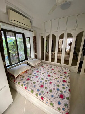 Bedroom in 1 BHK Apartment at Bandra West – for Rent