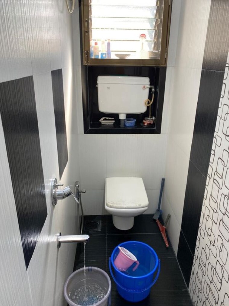 Bathroom, bandra west 1 Bedroom 500 Sq.Ft. Apartment In Bandra West Mumbai 10152213