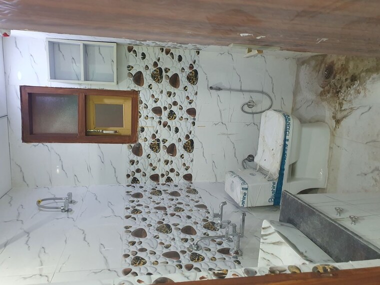 Bathroom, vasundhara sector 2b 2.5 Bedroom 114 Sq.Yd. Builder Floor In Vasundhara Sector 2b Ghaziabad 10152303