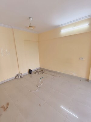 Room in 3 BHK Apartment at Vaibhav Vilas CHS, Majiwada – for Rent