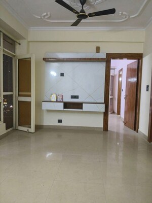 Room in 2 BHK Apartment at Supertech Ecovillage iv, Sector 16b Greater Noida – for Rent