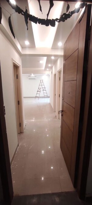 Building Lobby in 3.5 BHK Apartment at Emaar Emerald Floors Premier, Sector 65 – for Rent