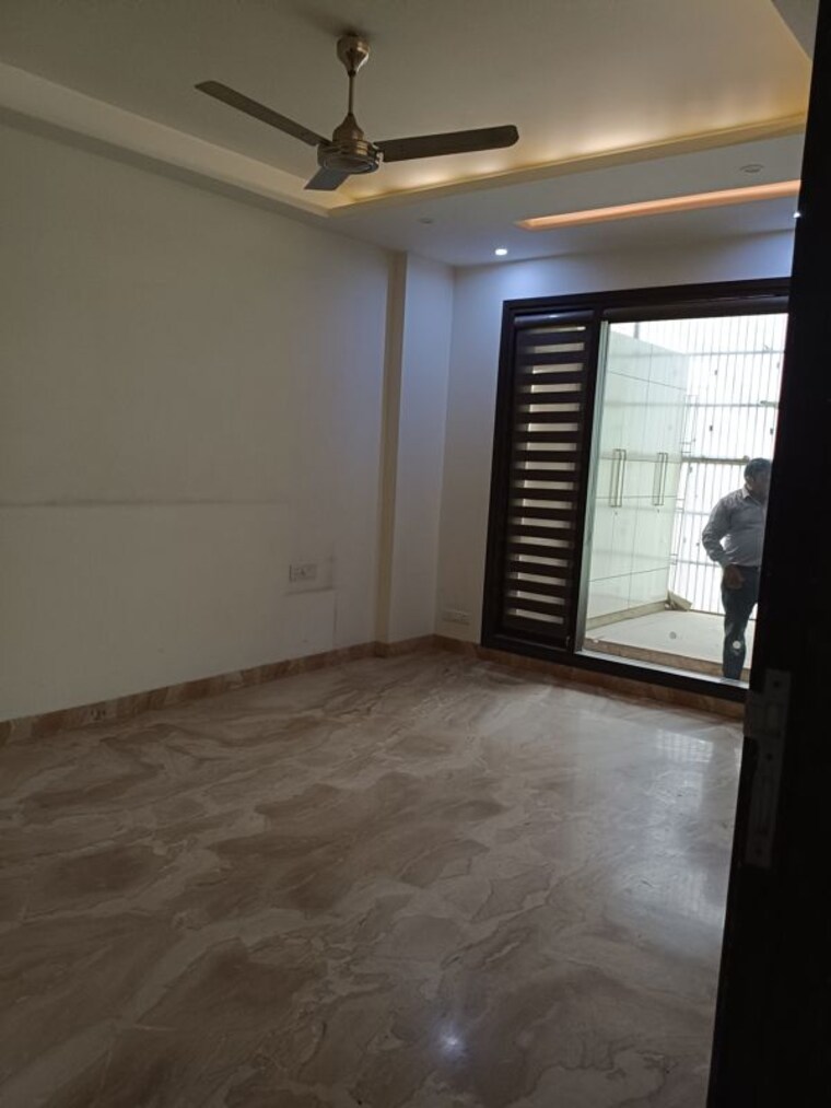 Room, new friends colony 4 Bedroom 500 Sq.Yd. Builder Floor In New Friends Colony Delhi 10152346