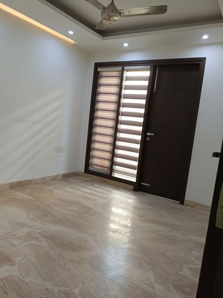 Room, new friends colony 4 Bedroom 500 Sq.Yd. Builder Floor In New Friends Colony Delhi 10152346