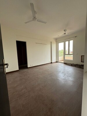 Room in 3.5 BHK Apartment at M3M Heights, Sector 65 – for Sale