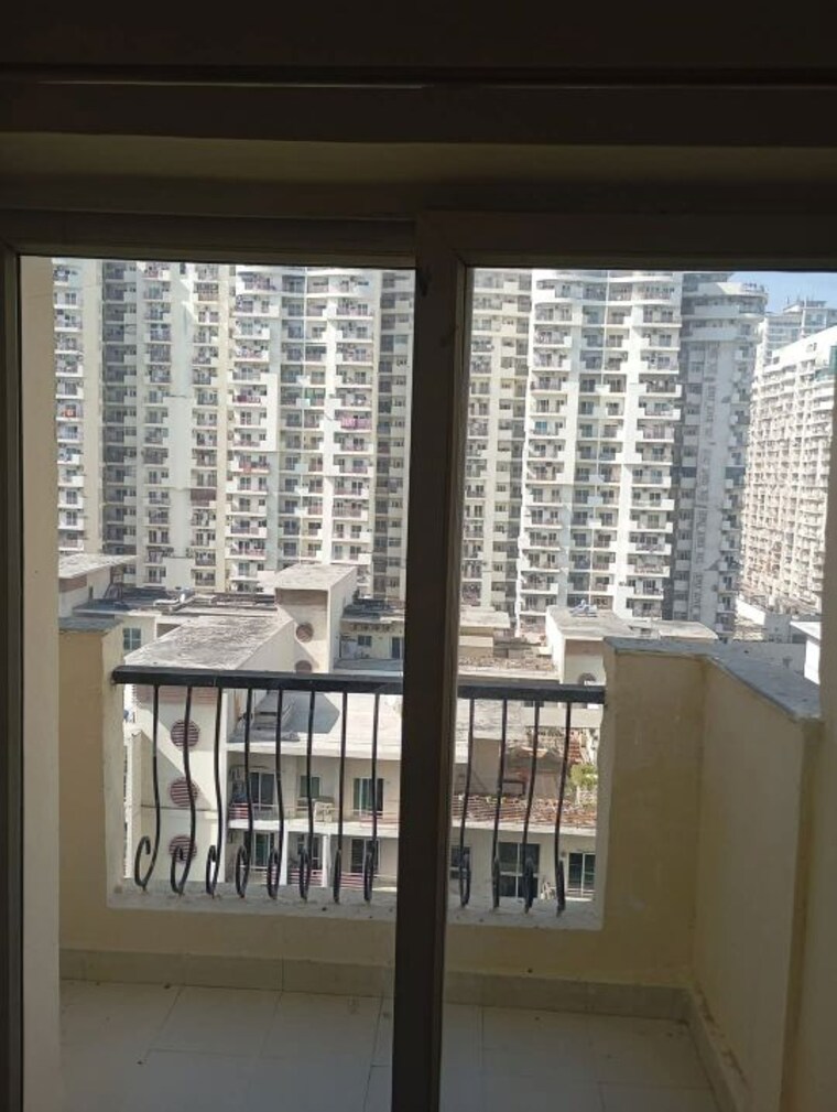 Room, nimbus-the-hyde-park 2 Bedroom 1080 Sq.Ft. Apartment In Sector 78 Noida 9309176