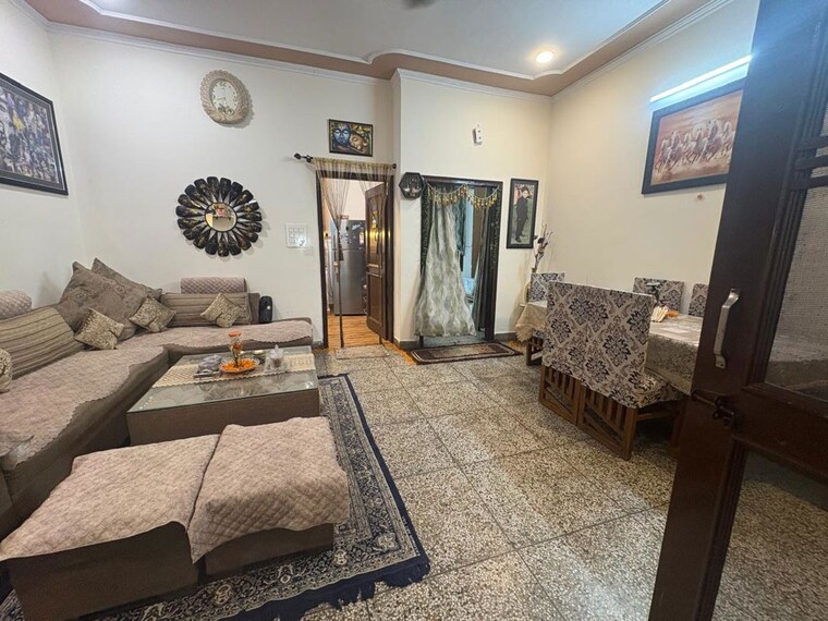 Living Room, sector 18 2 Bedroom 130 Sq.Yd. Apartment In Sector 18 Faridabad 10152337